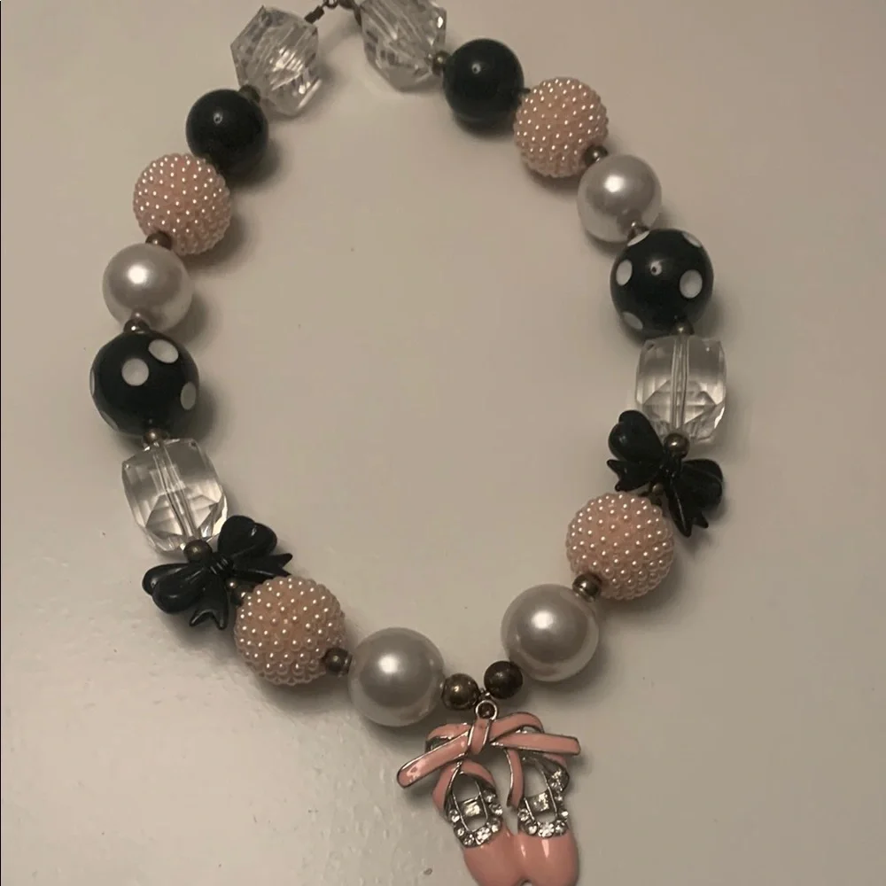 Chic Pink and Black Beaded Necklace with Pendant - Picture 3 of 12